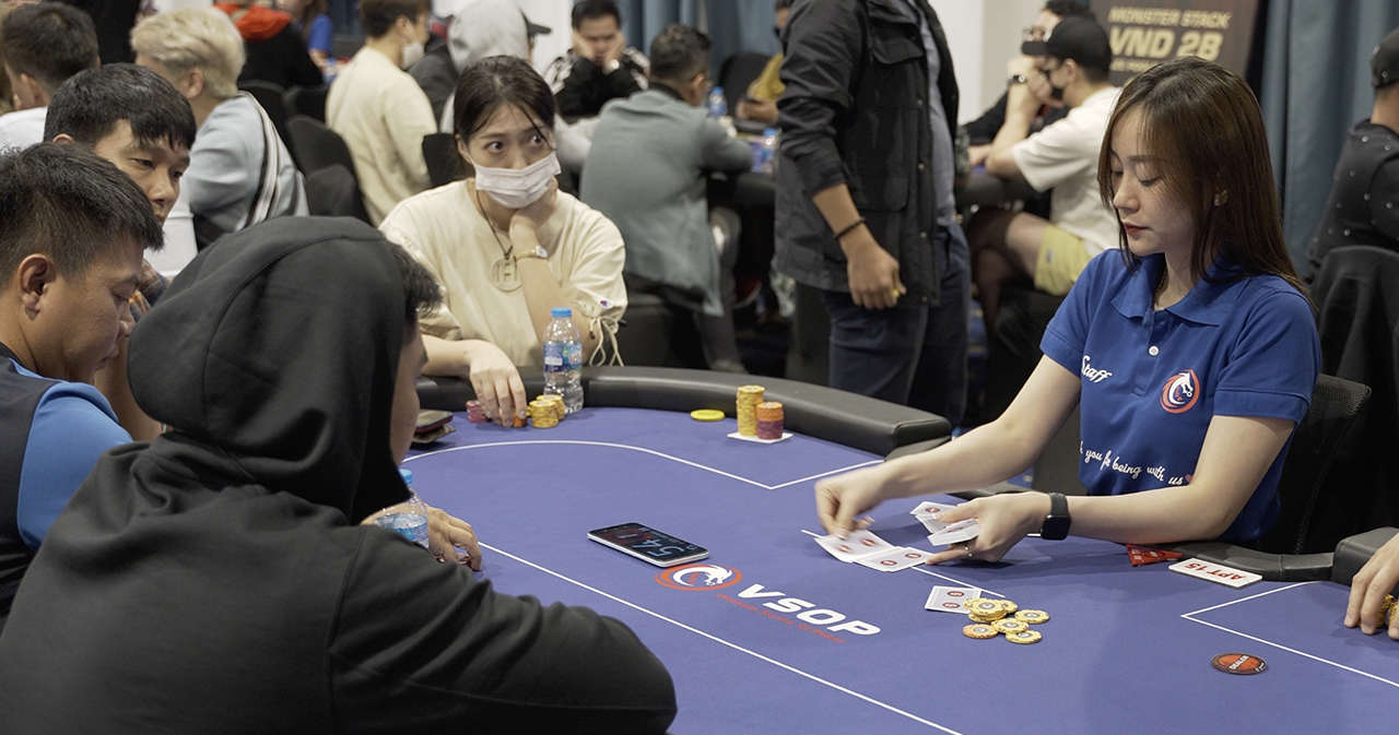แจกไพ่ poker คืออะไร? คำแนะนำในการแจกไพ่โป๊กเกอร์อย่างถูกต้อง